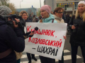 В Киеве жители района Березняки перекрыли трассу в знак протеста