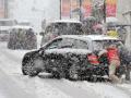 Европу завалило снегом, закрыты десятки трасс 
