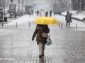 По усій Україні мокрий сніг й дощі, подекуди ожеледиця та пориви вітру: погода на 25 грудня
