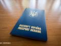 Чоловікам за кордоном не видаватимуть паспорти без військових документів: рішення Кабміну