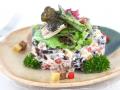 Салат із шинкою, чорносливом та огірком: рецепт ефектної страви