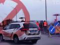 Дарницький міст з ямами у Києві: водії втрачають колеса, що кажуть у мерії