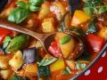Овочеве рагу з баклажанів, картоплі та болгарського перцю: чудова ідея для гарніру