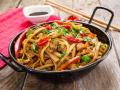 Курка Чау Мейн із локшиною та овочами: класичний рецепт азійської кухні