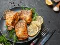 Як посмажити рибу без панірування, щоб мала хрумку золотаву скоринку: кулінарна хитрість