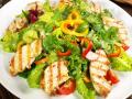 Салат з курячим філе та овочами: рецепт корисної страви