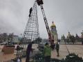 В Києві демонтують головну новорічну ялинку країни