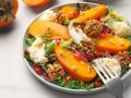 Смачний перекус: рецепт легкого сезонного салату з гранатом і хурмою