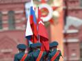 В РФ комуністи хочуть змусити школярів підіймати червоний "прапор перемоги"