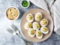 Фаршировані яйця з тунцем: оригінальна альтернатива салату "Мімоза"