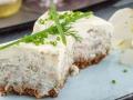 Чизкейк із крабовими паличками та рибою: оригінальний рецепт