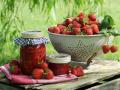 Рецепт полуничного варення з книги 1960 року: виходить густим, але ягоди не розварюються