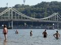 Купальний сезон у Києві 2025: санлікар розповів, чи можна купатися на пляжах