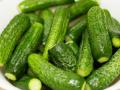 Як приготувати огірки малосольні гарячим способом