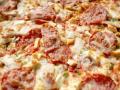 Рецепт лінивої піци на лаваші з сиром та ковбасою