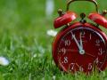 Годинник переводять на зимовий час: як це пережити
