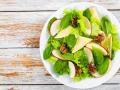 Салат із сиром, яблуками та горіхами: швидкий рецепт