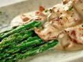 Спаржа з сирним соусом і хамоном: рецепт страви, яку варто приготувати
