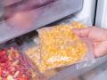 Які продукти в жодному разі не можна заморожувати, та господині чомусь кладуть їх до морозилки