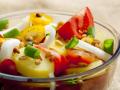 Теплий картопляний салат: оригінальний рецепт на чотири порції