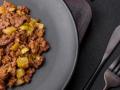 Кабачки з фаршем, томатною пастою та овочами: простий сезонний рецепт