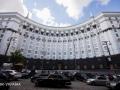 Середня зарплата чиновників перевищила 55 тисяч гривень: у яких відомствах платять найбільше