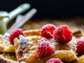 Ідеальний десерт в спеку: рецепт малинового пирога, який зводить з розуму