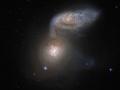 Хаббл запечатлел завораживающие столкновение двух галактик 