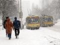Снег выбил из графика киевский транспорт