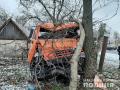 В Киевской области КамАЗ влетел в дерево - водитель погиб 