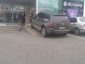 Заехал на пандус: В Киеве засняли очень наглого "бога парковки" 