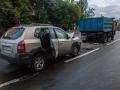 В Киеве водитель Hyundai уснул и врезался в КАМАЗ, есть пострадавшие 
