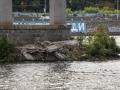 Власти Киева отреагировали на частичное обрушение пешеходного моста 