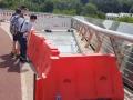На "мосту Кличко" стеклянные панели оградили забором - проведут проверку