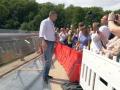 В Киеве стекла на новом пешеходном мосту заменят на бронированные 