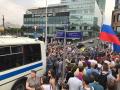 В Москве проходит акция в поддержку журналиста Голунова: полиция задерживает людей "пачками" 