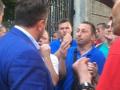 Протестующие не выпускают депутатов из Рады