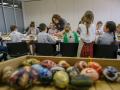 Дети из Донбасса посетили мастер-класс по росписи пасхальных яиц