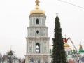 На Софийской площади установили елку в стиле "Северного сияния" 