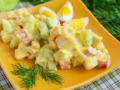 Салат із крабовими паличками, яйцем, кукурудзою та свіжим огірком: класичний рецепт