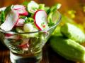 Рецепт салату з молодої капусти, редиски та огірків