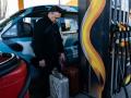 Заправлятися чи чекати? Чому ціни на АЗС ростуть і чи можлива "картельна змова"