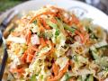 Овочевий салат з оригінальною заправкою: рецепт легкої та корисної страви