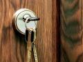 Експерти розповіли, чому не варто залишати ключ у замку на ніч: це може допомогти грабіжникам