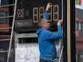 У Росії масово зникає бензин і шикуються величезні черги на заправках