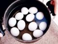 Чому в жодному разі не можна класти гарячі варені яйця у холодну воду