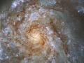 Телескоп Хаббл обнаружил удивительную деформированную галактику