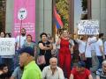 В Єревані сотні людей вимагають виходу з ОДКБ і розмахують прапорами України та США