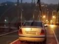 По пешеходному мосту в Киеве снова катался автомобиль