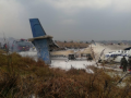 В Непале пассажирский самолет рухнул на футбольное поле 